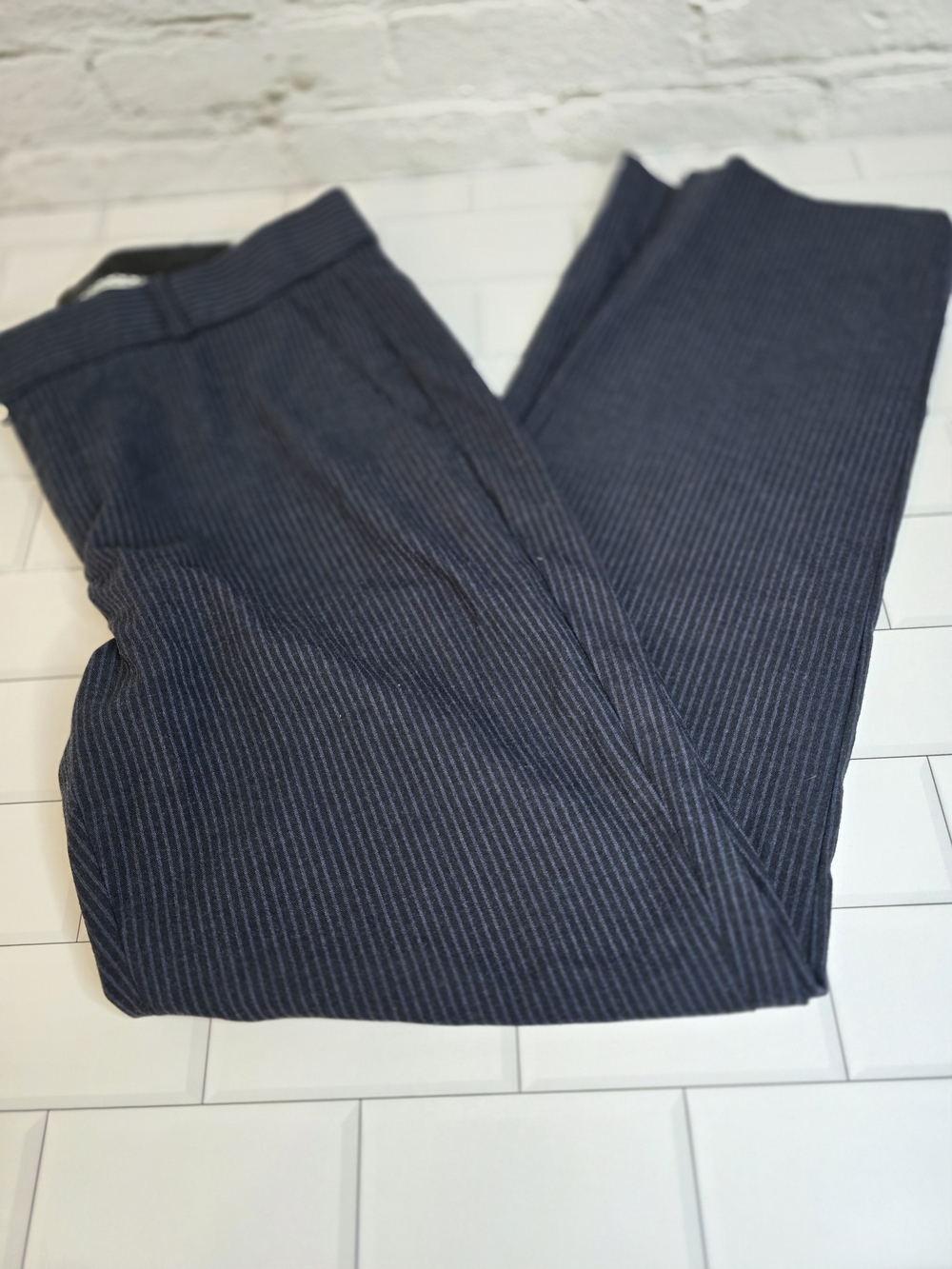 Banana Republic Avery Women's Navy Pinstripe Straight-Leg Slacks Sz 4